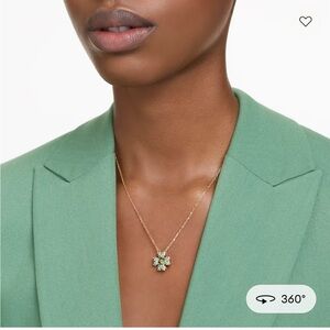 Swarovski Idyllia pendant Clover, Green, Gold-tone plated